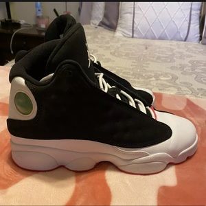 Size 5y . Very good condition Jordan shoes.